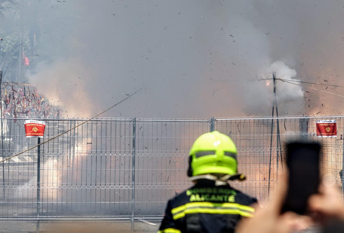 La potente mascletà del miércoles 22 de junio en imágenes