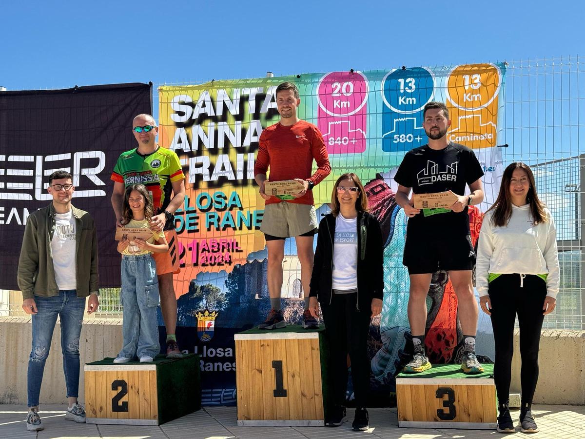 Podio de los tres primeros locales en la Santa Anna Trail de la Llosa.