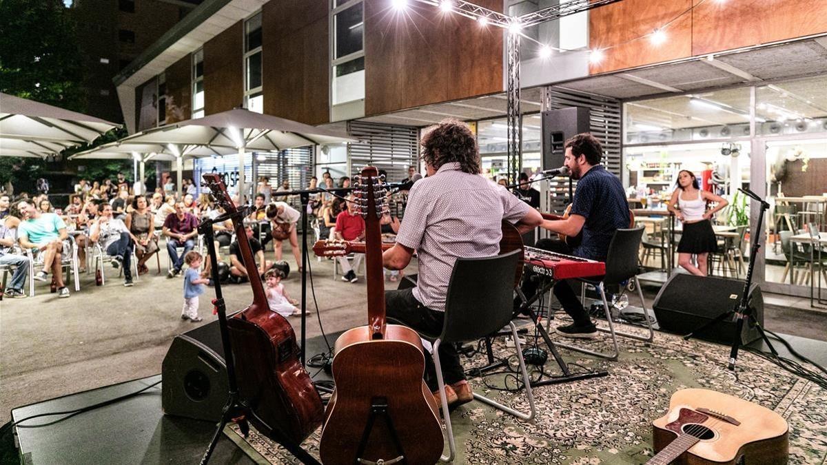 Concierto en la terraza del espacio cultural La Capsa.