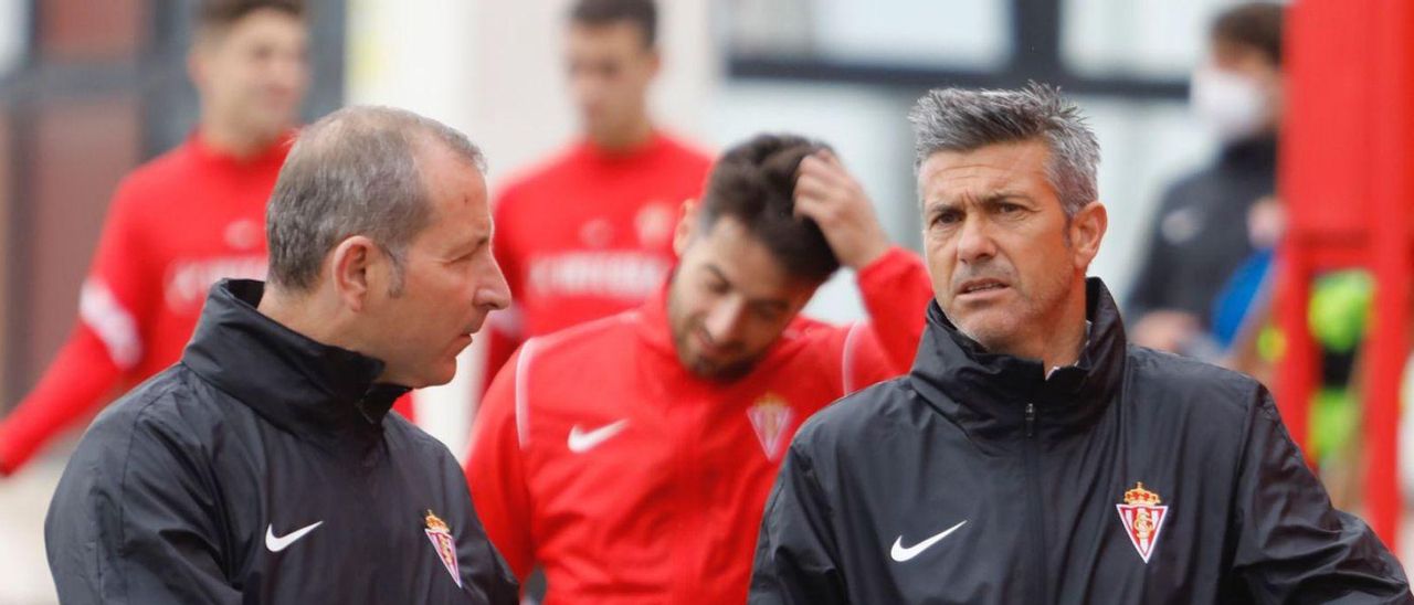 Fabián Rivero y José Luis Martí conversan antes de un entrenamiento en Mareo. | Marcos León