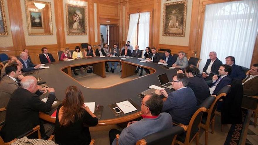 Imagen de la reunión de expertos celebrada ayer en el Ayuntamiento de Marbella.