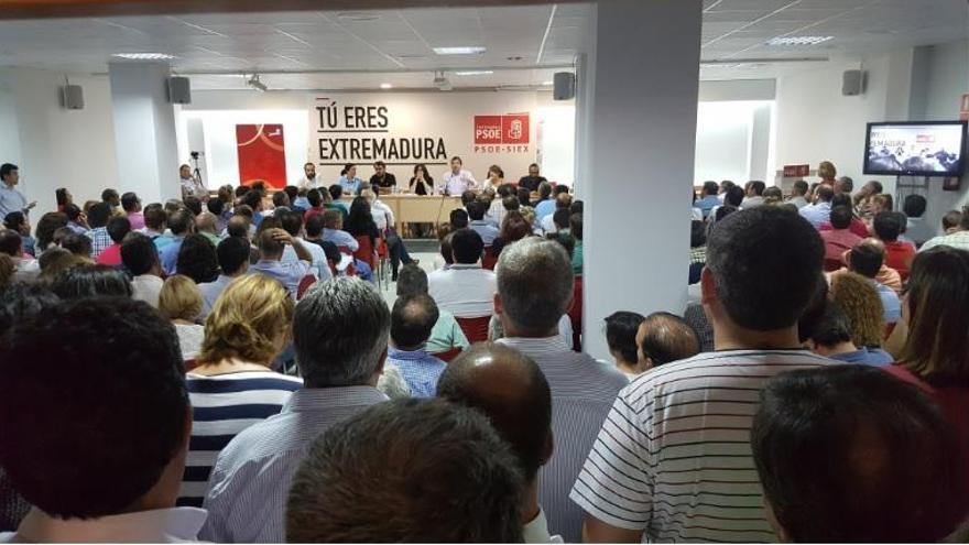Vara convoca a los alcaldes del PSOE para conocer su opinión tras la dimisión de Pedro Sánchez