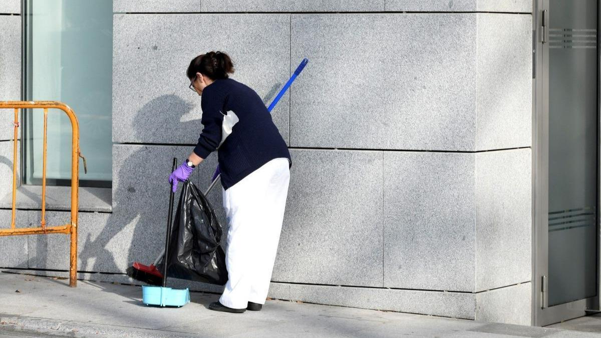 Catalunya debate premiar a las empresas que prestan servicios a la Generalitat si pagan un salario mínimo de 1.400 euros