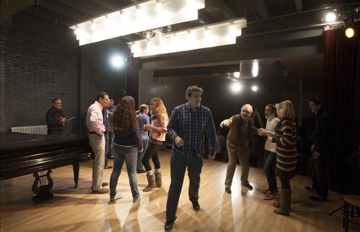 El Club de Teatre, durant un assaig. El Club de Teatre, durant un assaig.