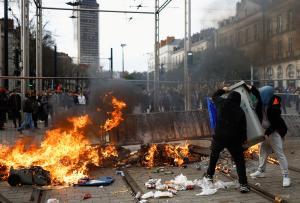 ¿Qui hi ha darrere de les protestes i els disturbis a França?