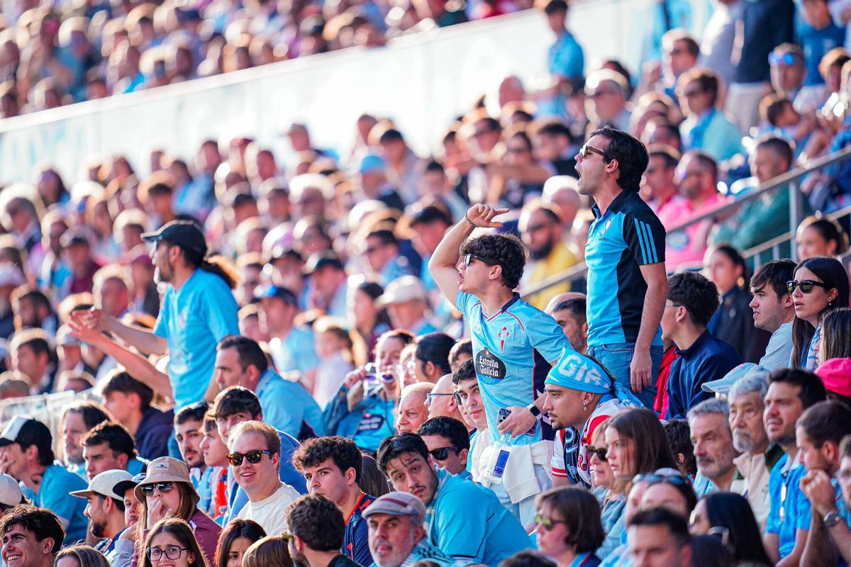 Aficionados celestes en el partido contra el Alavés.