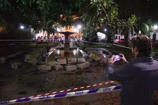 El reventón de la fuente de la plaza de la Magdalena desplazó bloques de granito de hasta 300 kilos