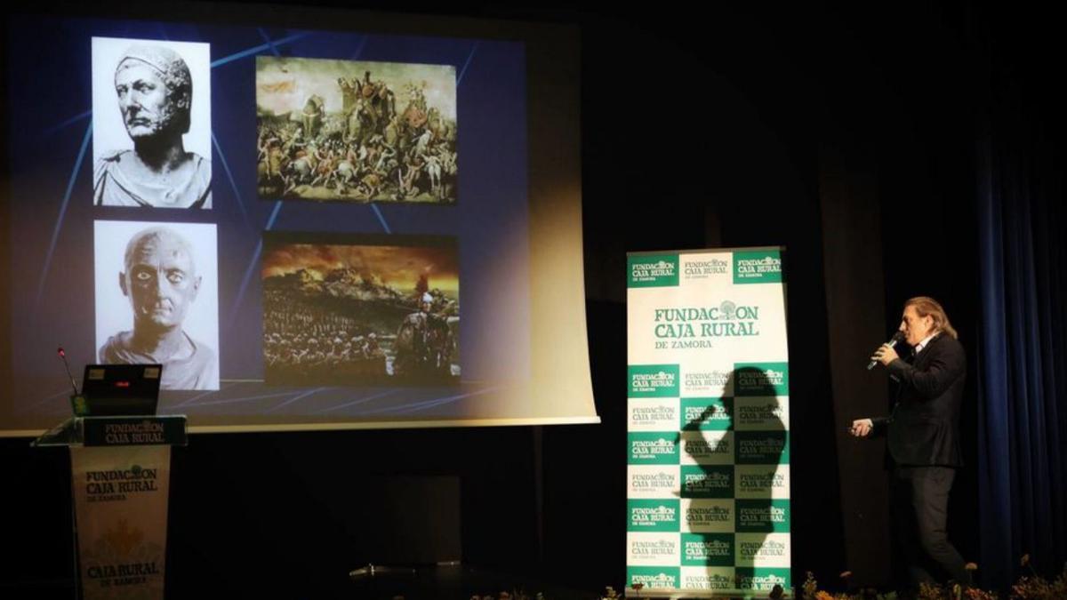 Conferencia del cardiólogo José Luis Santos.