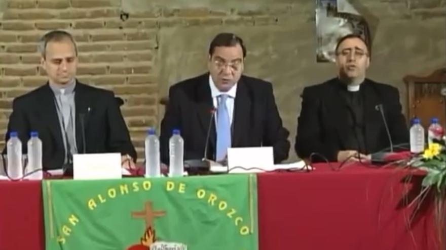 El cura extremeño que conoce al Papa y acertó su elección ocho días antes: «saldrá  Prevost»