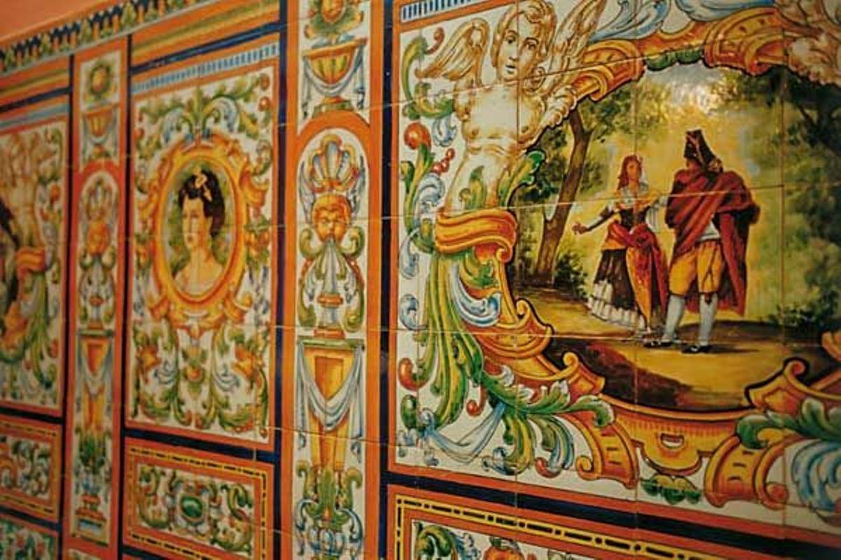 Detalle de azulejos andaluces en el Toruño.