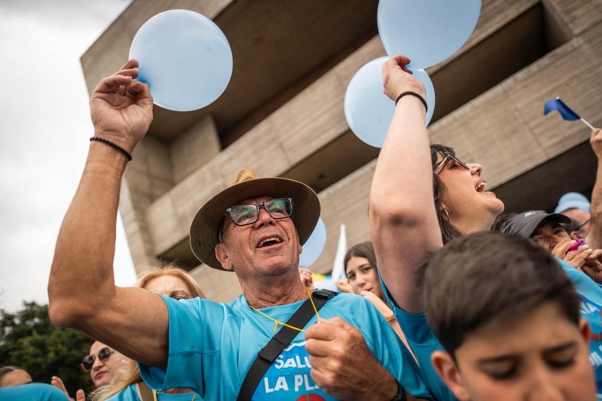 Manifestación de la plataforma ciudadana SOS Playa de San Marcos