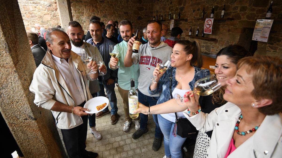 Ambiente que presentaba o Pazo da Crega durante a edición pasada da Festa do Viño de Barro.