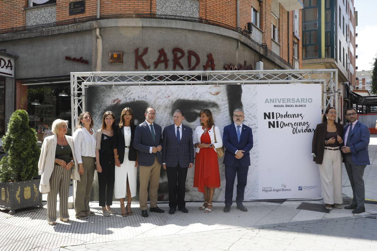 Oviedo evoca a la "España que lloró unida" por Miguel Ángel Blanco y a que los etarras "no gobiernen más"