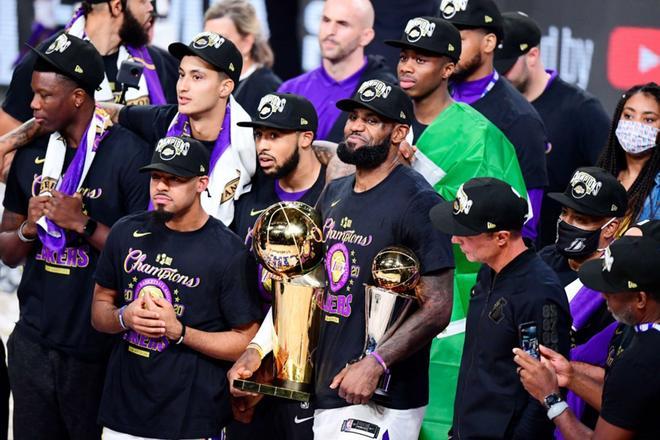 Los Ángeles Lakers se proclaman campeones de la NBA 2020 tras destrozar a los Miami Heat (106-93) en el sexto partido de las finales NBA. Conquistan así el 17º anillo de la historia de la franquicia.