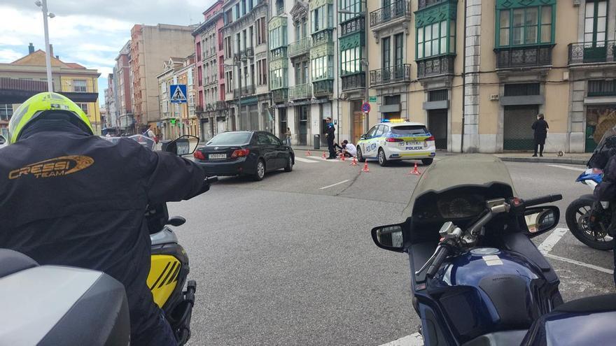 Atropello en Avilés: trasladan al hospital a un septuagenario que fue arrollado en un paso de cebra en Llano Ponte