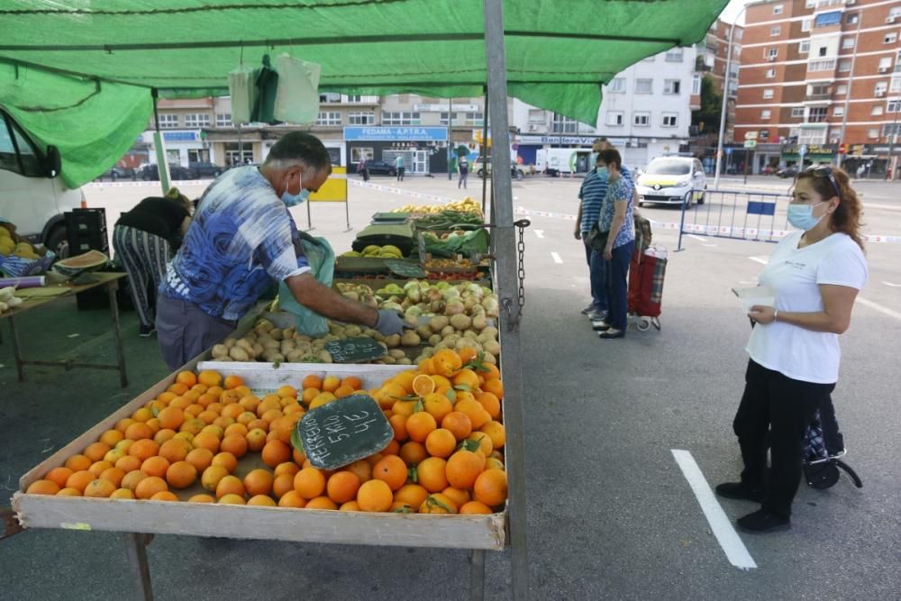 El mercadillo de Huelin vuelve a abrir tras entrar Málaga en la Fase 1.