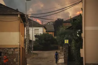 DIRECTO | El noroeste, en jaque: el fuego quema 1.000 hectáreas en Chandrexa de Queixa y asuela el Patrimomio de la Humanidad de Las Médulas