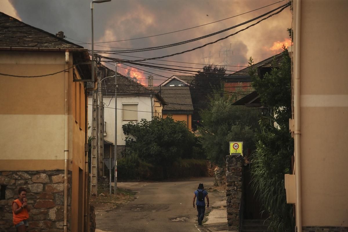 Incendio en Las Médulas, que obligó a desalojar varias localidades
