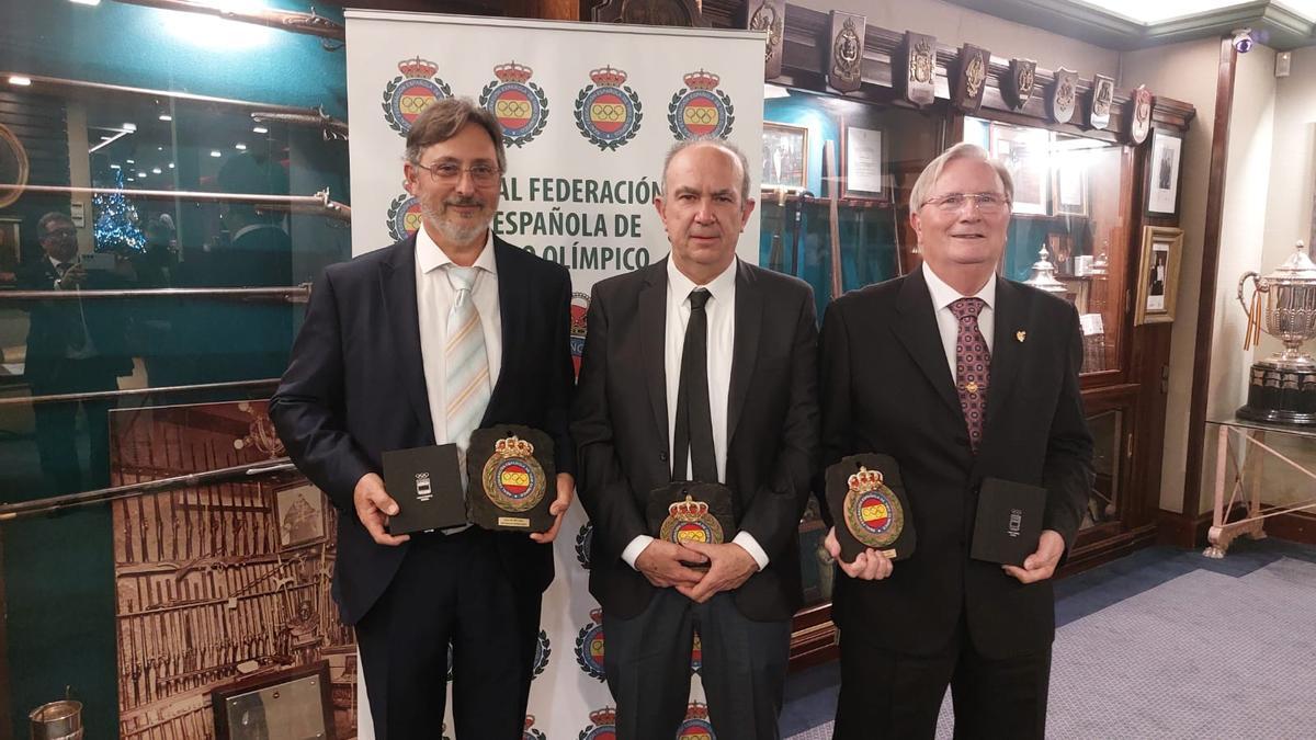 Martín, Badenes y Rocher exhiben con orgullo sus distinciones