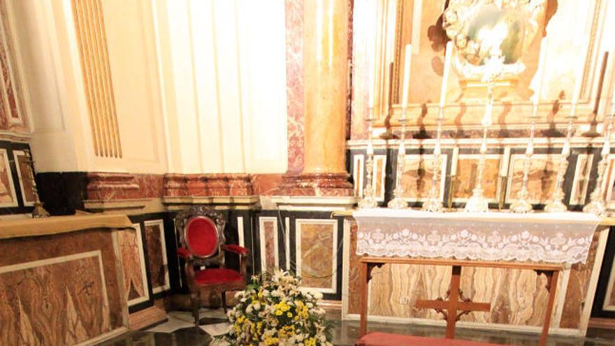 A la derecha, tumba de Simón López, que instauró la Junta de la Fe.