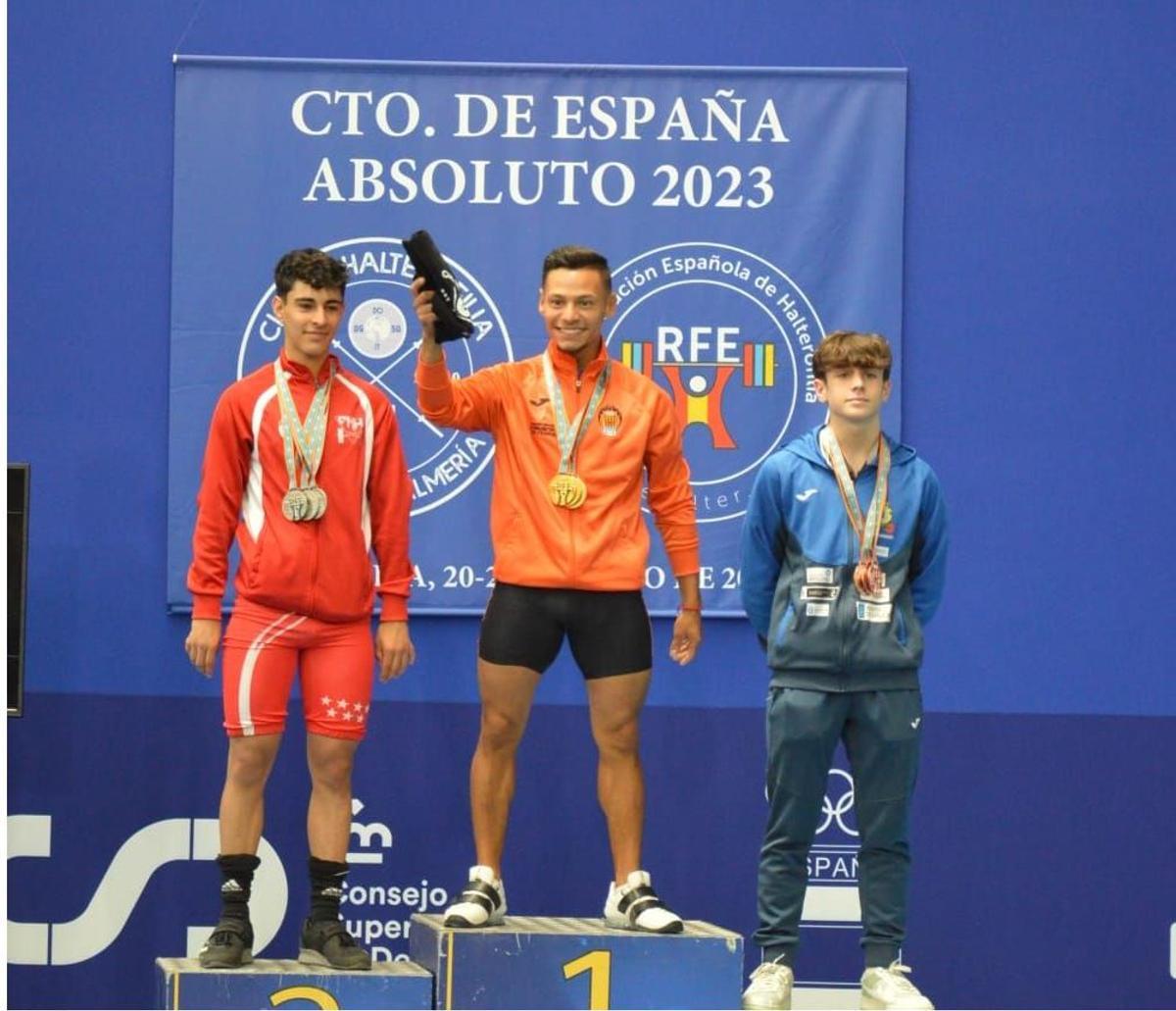 Michael Otero, triple campeón de España, en el nº1 del podio.