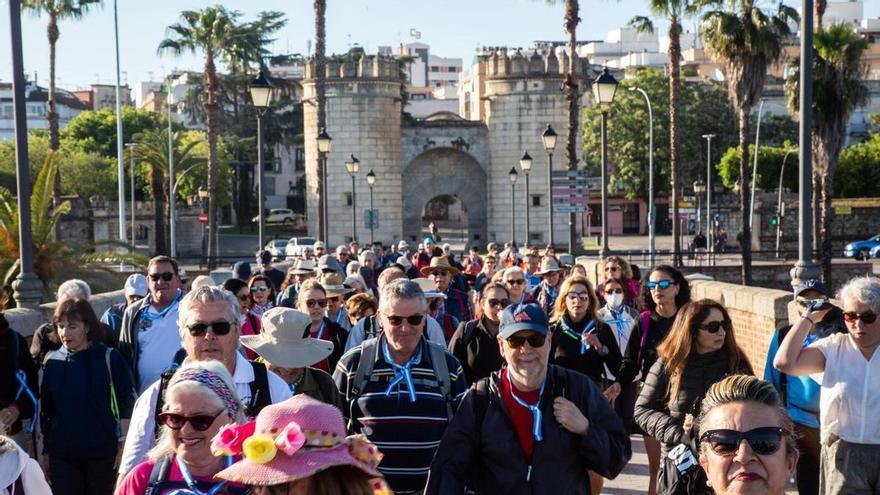 Más de 400 romeros peregrinan juntos a Bótoa desde Badajoz
