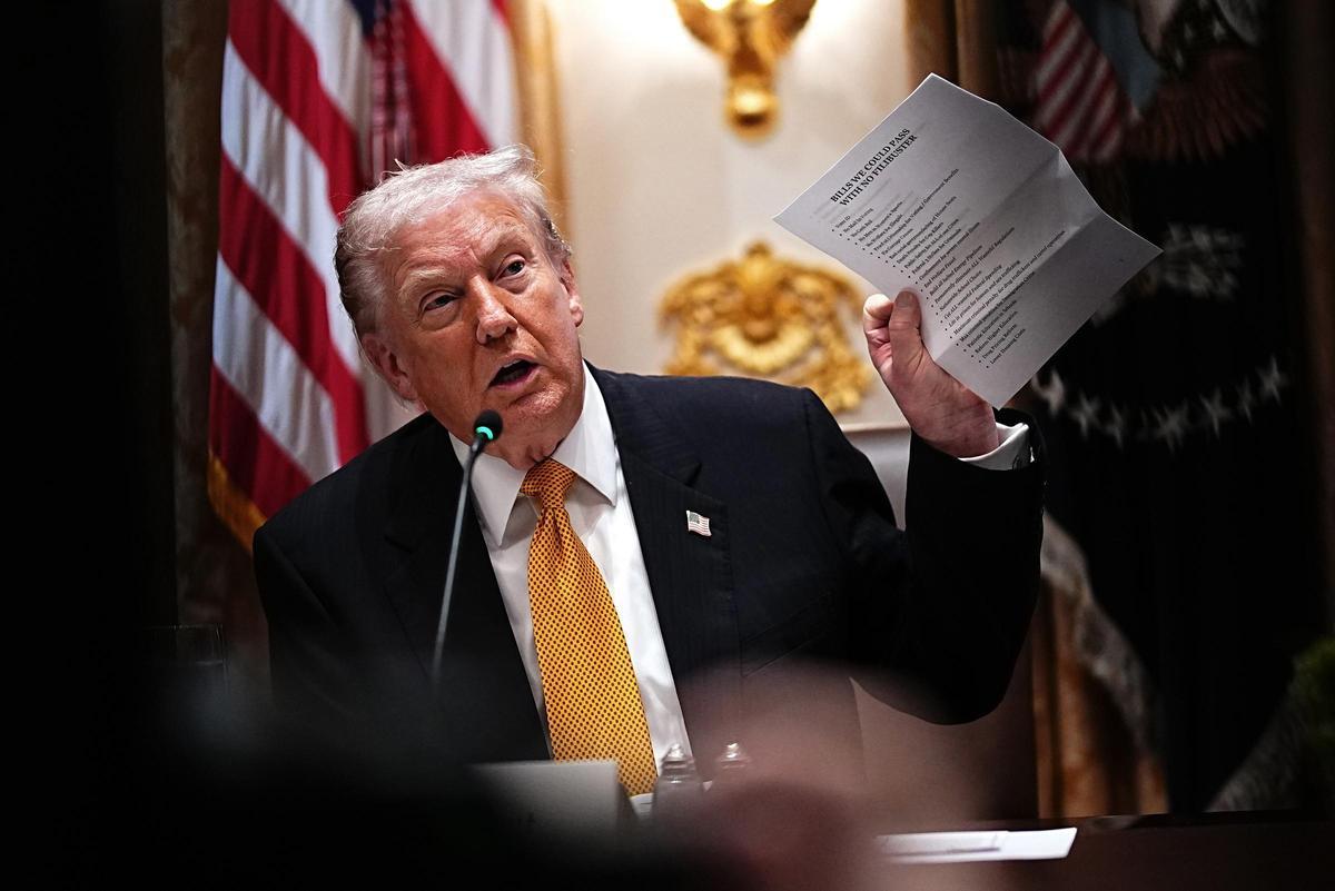 Trump afegeix l’obesitat i el càncer a les raons per denegar el visat