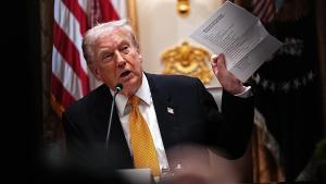 Trump afegeix l’obesitat i el càncer a les raons per denegar el visat