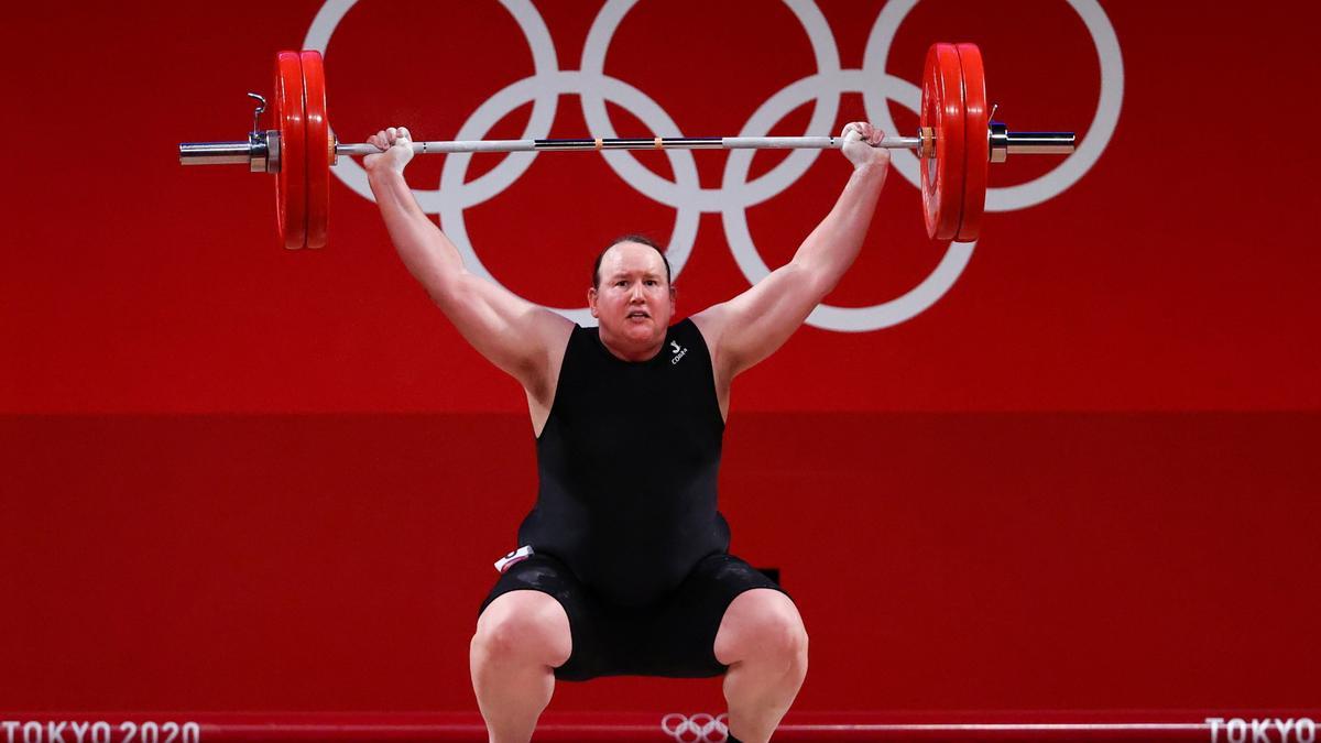 La haltera Laurel Hubbard, primera deportista transexual en participar en unos Juegos Olímpicos.