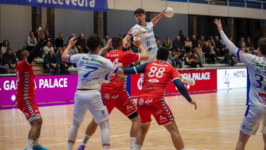 El EÓN Horneo Alicante gana en Pontevedra y sigue líder