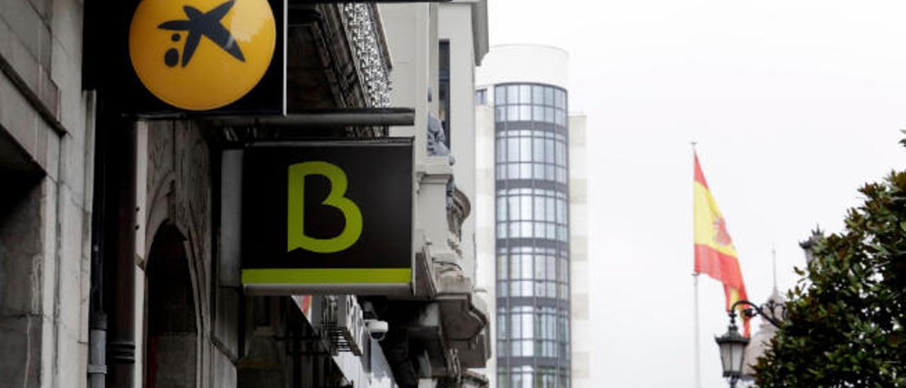 Dos oficinas de La Caixa y Bankia, colidantes en una de las capitales españolas.