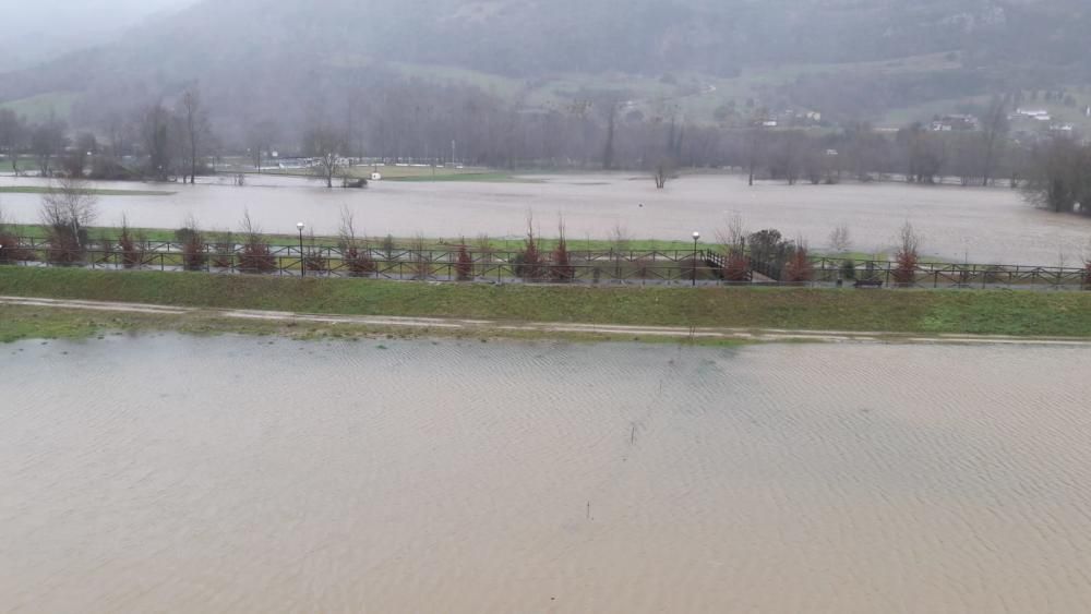 Tiempo en Asturias: Las espectaculares imágenes de las riadas, argayos e incidencias del temporal