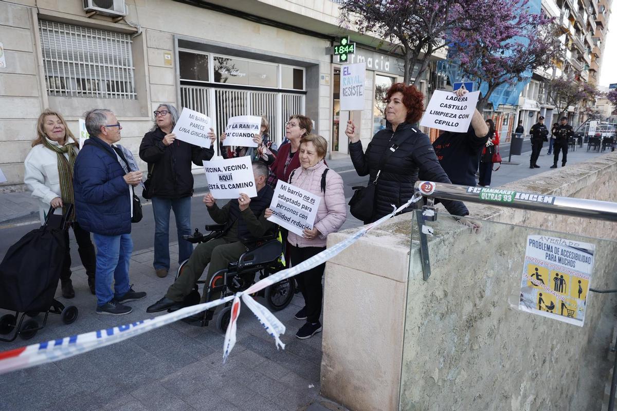 Los vecinos del Raval Roig de Alicante salen a la calle para reclamar ...