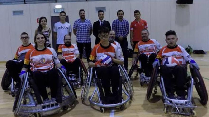 Set dels vuit jugadors de la secció de quad rugbi del Manresa Rugbi Club van assistir a la presentació. A la fila de darrere, d&#039;esquerra a dreta: Axel Libori, Toni Frasquiel, Joan Pérez i Emili Herrerías. A davant, hi ha, d&#039;esquerra a dreta: Anna Nadal, Aleix Cabré i Pepe Carmona. Marc Buixaderas no hi va poder ser