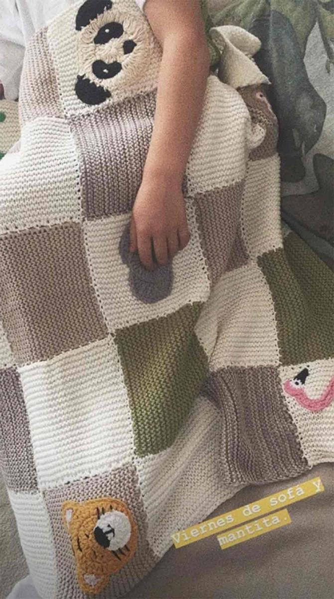 Detalle de la manta de los hijos de Sara Carbonero