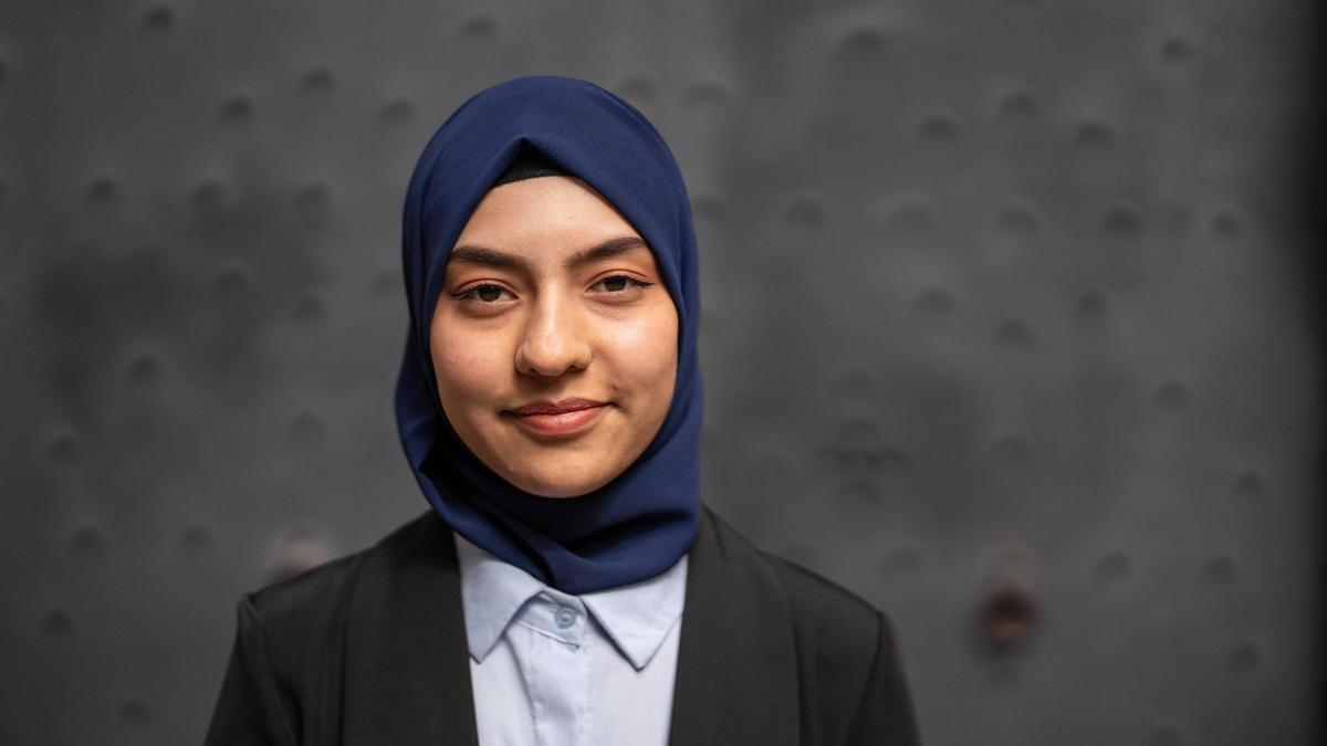 La joven activista Zuhal Sherzad, que defiende el derecho a la educación de las mujeres en Afganistán.