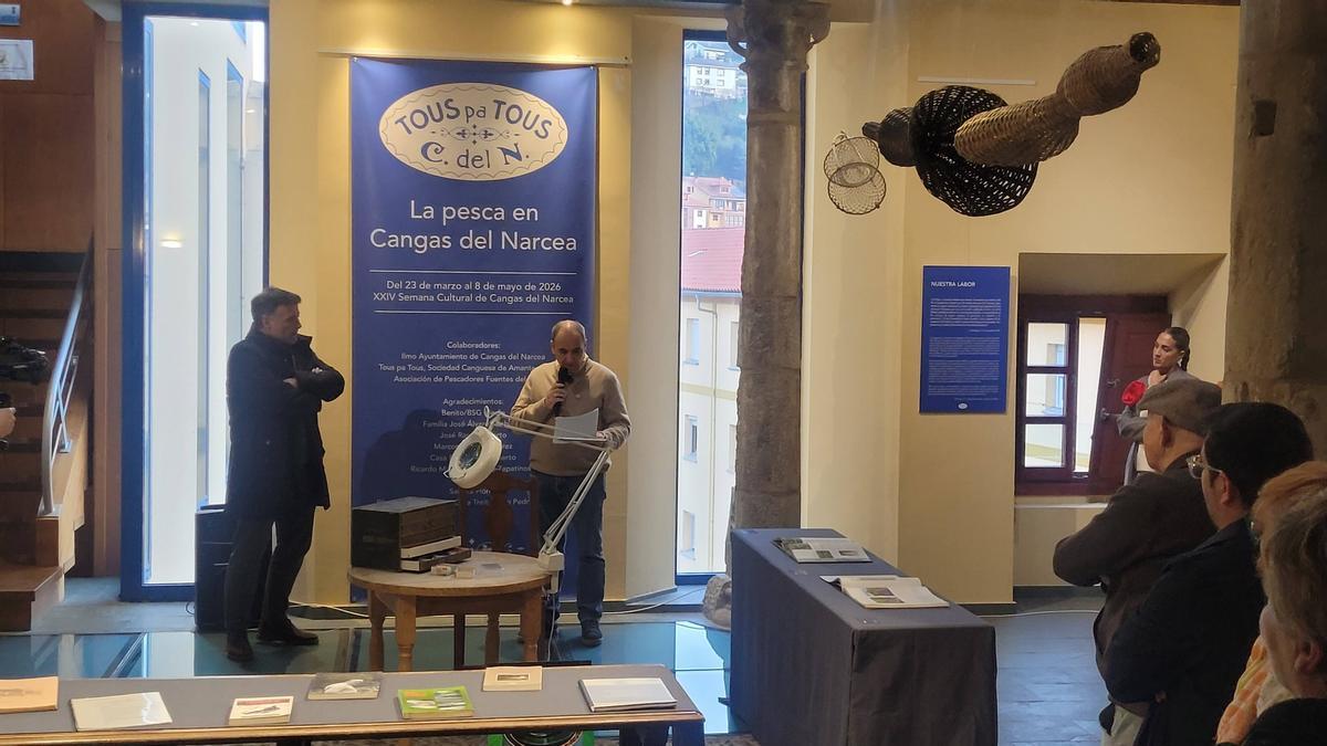 Un momento de la inauguración de la exposición sobre pesca en la Casa de Cultura.