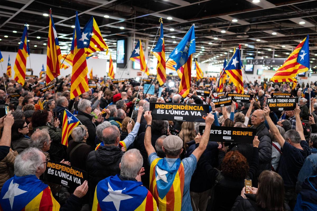 Protesta por el caos de Rodalies en la estación de Sants convocada por Assamblea