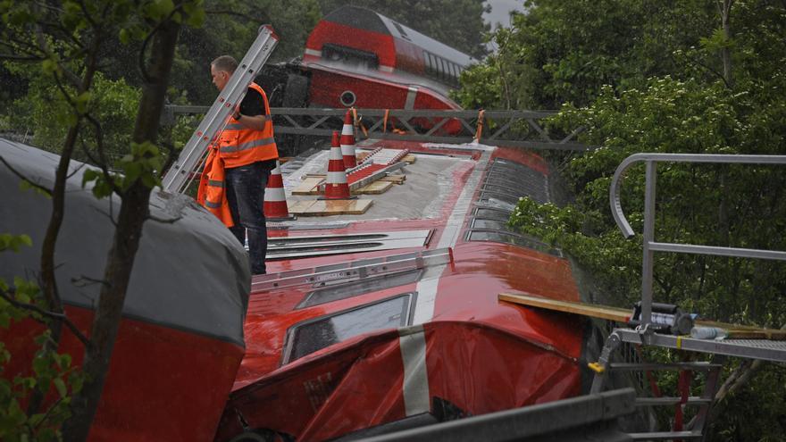 Al menos cuatro muertos y varios heridos tras descarrilar un tren en Alemania