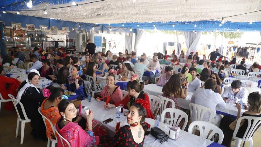 Rebujito a 12 euros y menús desde 30, las cuentas para comer y beber en la Feria de Córdoba