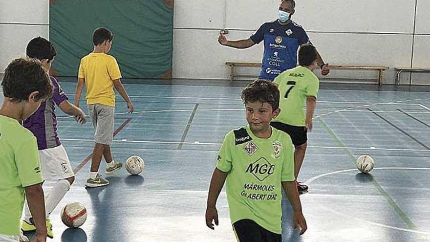 El técnico Vadillo, ayer en el campus del club en Manacor.