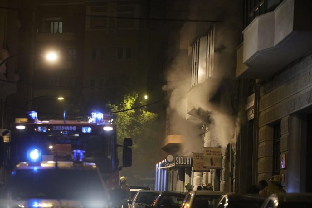 Declarado un incendio en el spa urbano Hidrópolis del centro de Palma