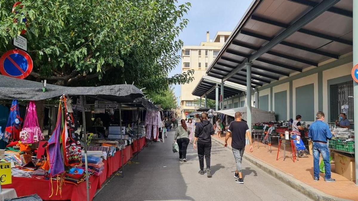 Nules restringirá al tráfico la plaza Fray Asensi Nebot, que acoge el mercado ambulante, para aumentar sus usos.
