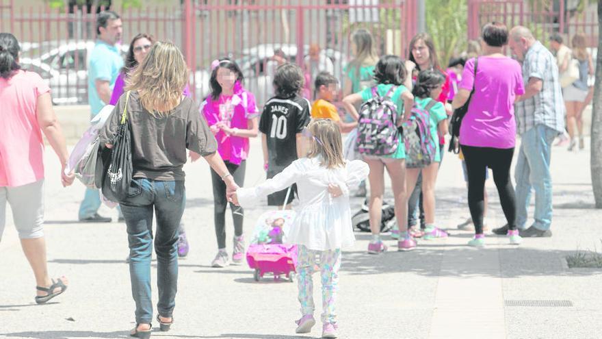 Colegios de Elche reclaman la jornada continua a Educación