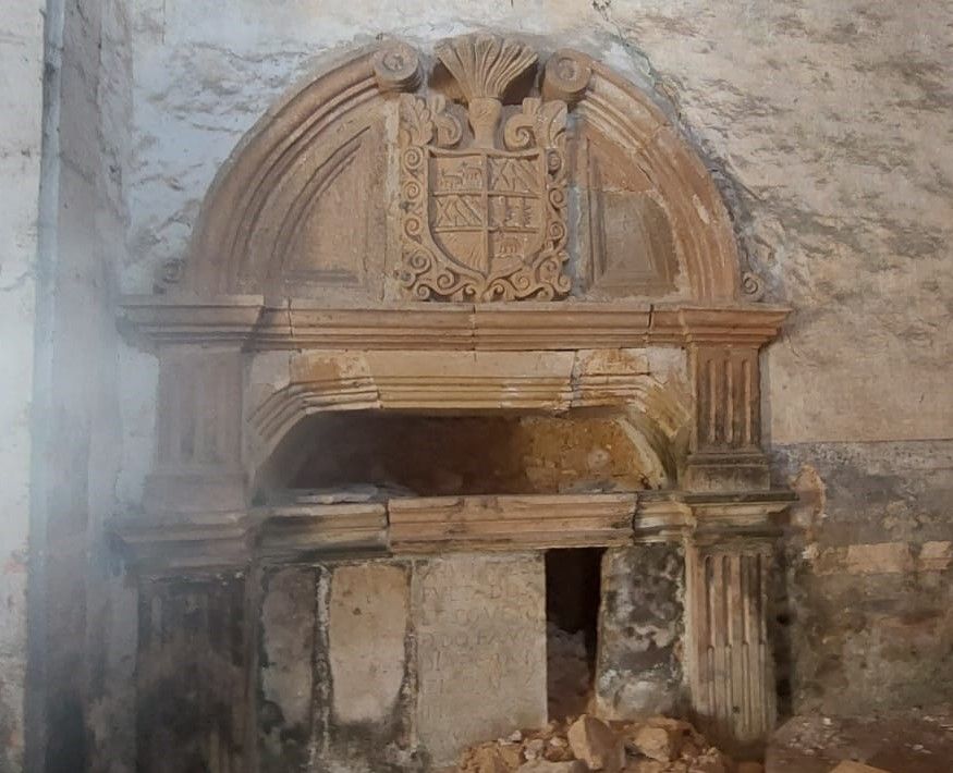 La Ponte, cementerio de nobles: así son las tumbas de la familia del señor de la Torre de Barrios de Luna en Llanera