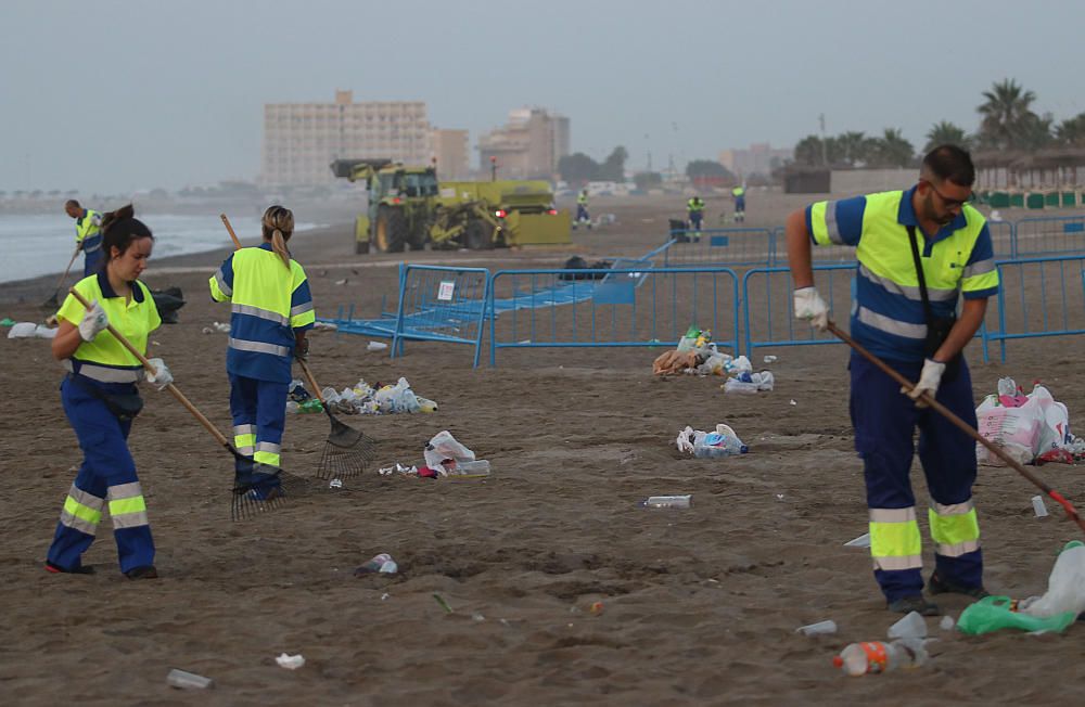 Así amanecen las playas malagueñas después de la noche de San Juan