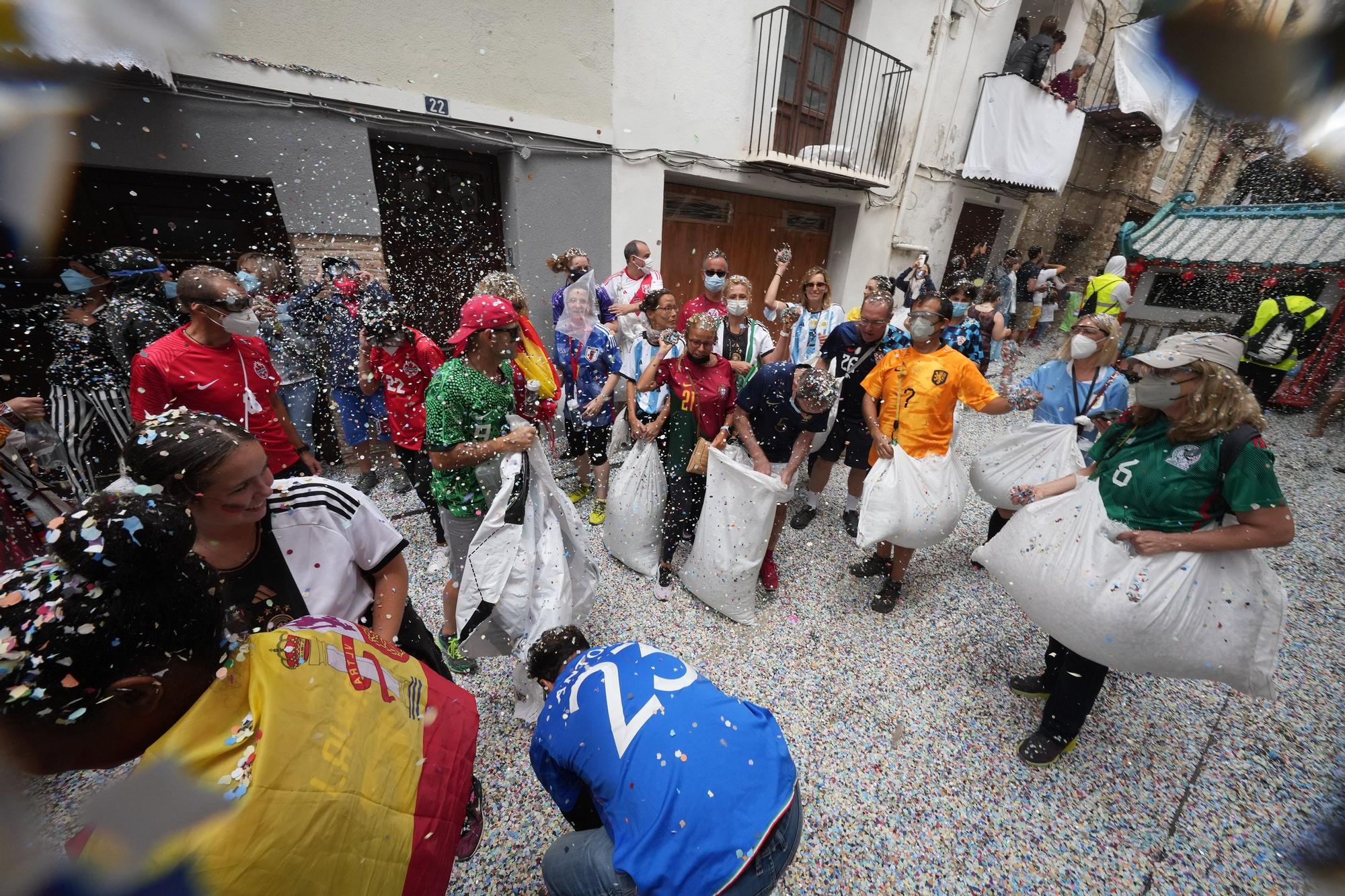 Búscate en el desfile de carrozas y disfraces de l'Anunci de Morella