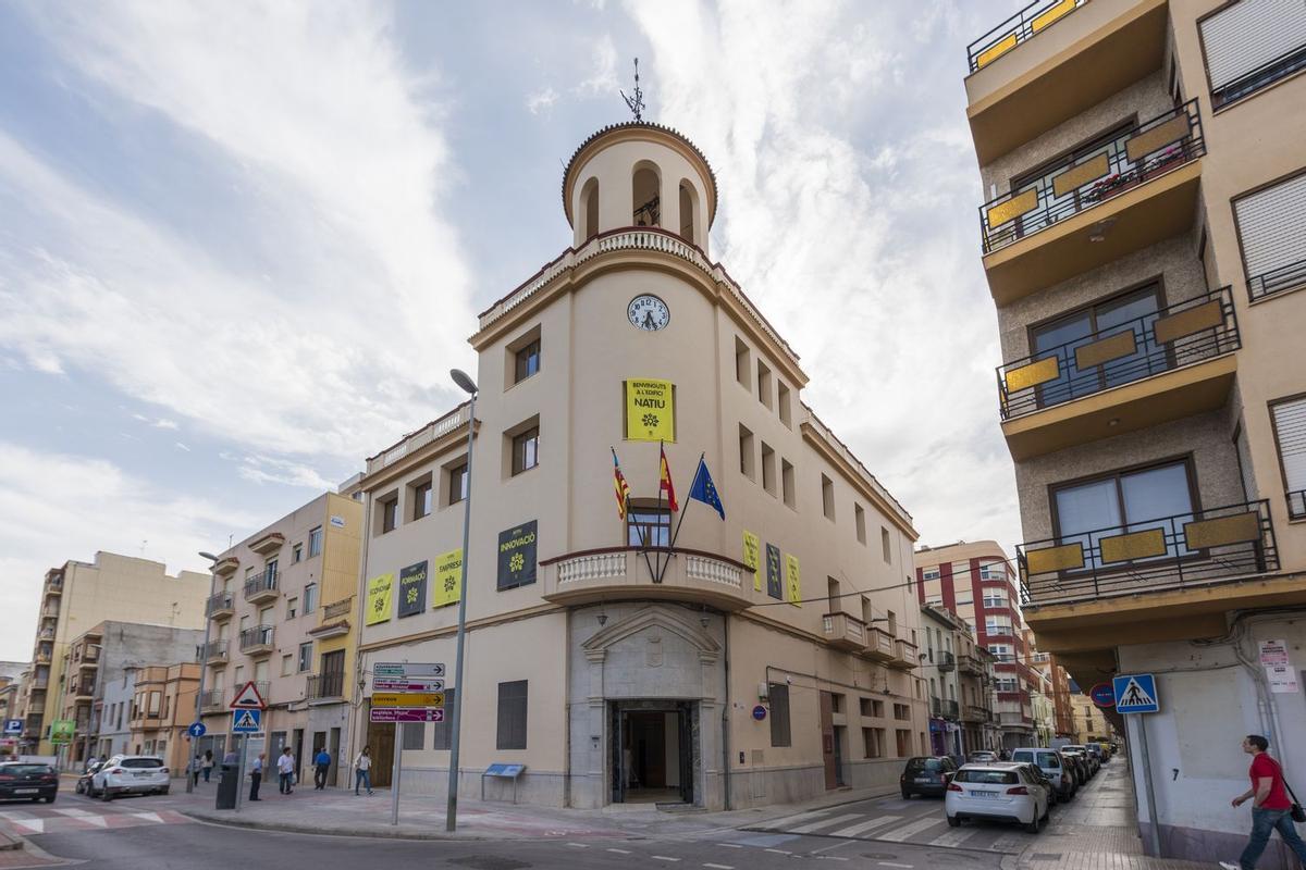 Edificio de la Antigua Cámara Agraria de Nules, donde se instaló la Antena Local de la Cámara de Comercio.