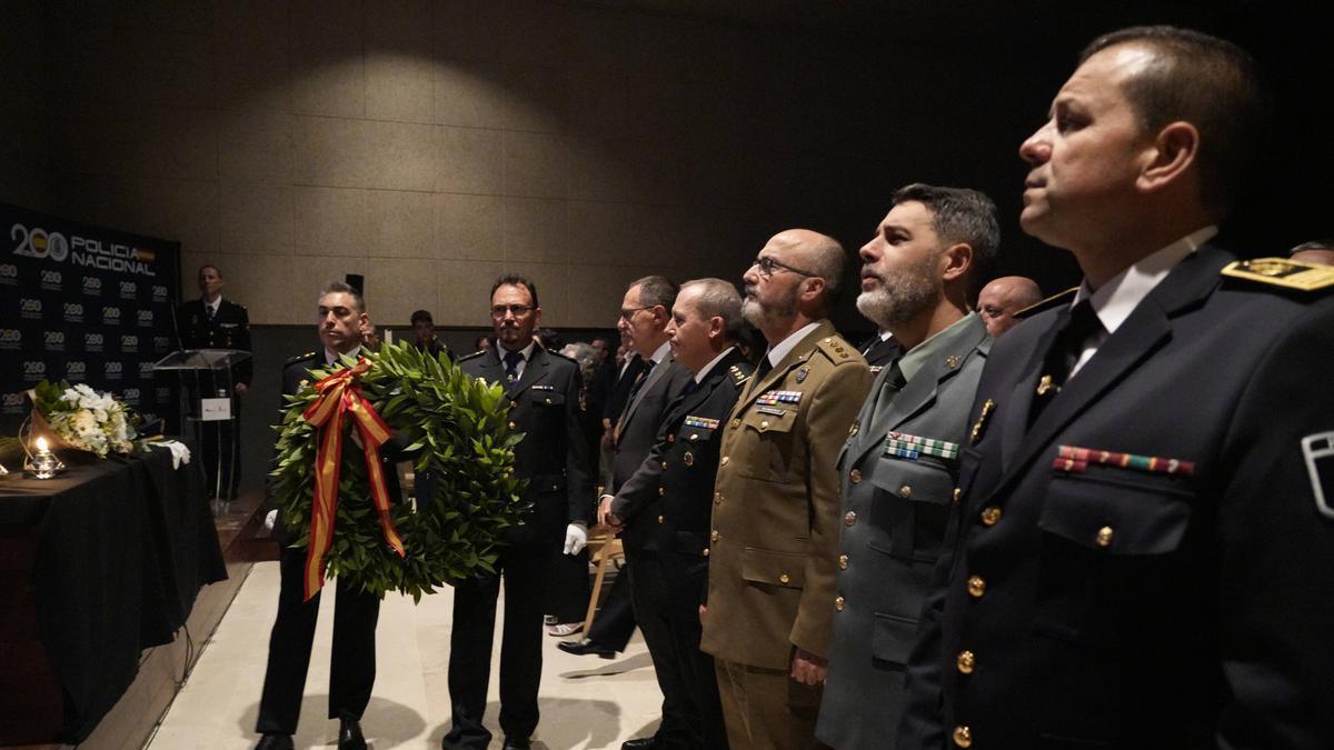 Homenaje a los policías nacionales víctimas del terrorismo.