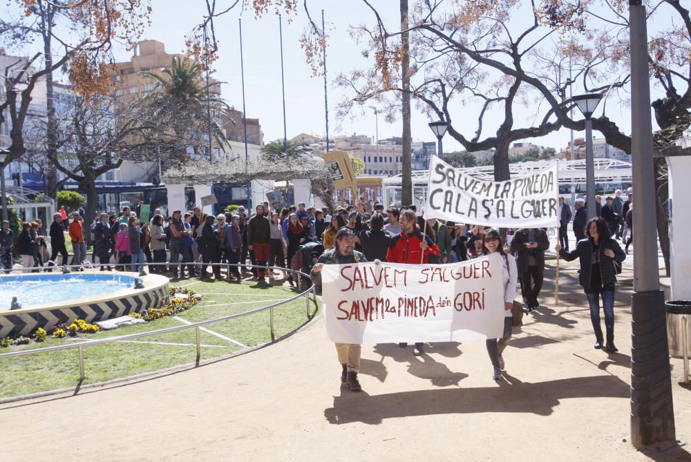 Manifestació de la plataforma Salvem la Pineda d''en Gori a Palamós